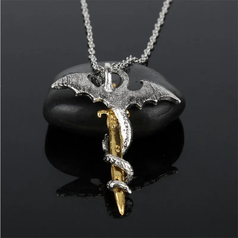 Luminous Jewelry Dragon Sword Pendant Necklace Game Of Throne Neck lace Glow In The Dark Anime Necklace