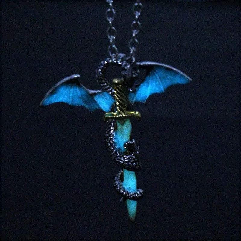 Luminous Jewelry Dragon Sword Pendant Necklace Game Of Throne Neck lace Glow In The Dark Anime Necklace