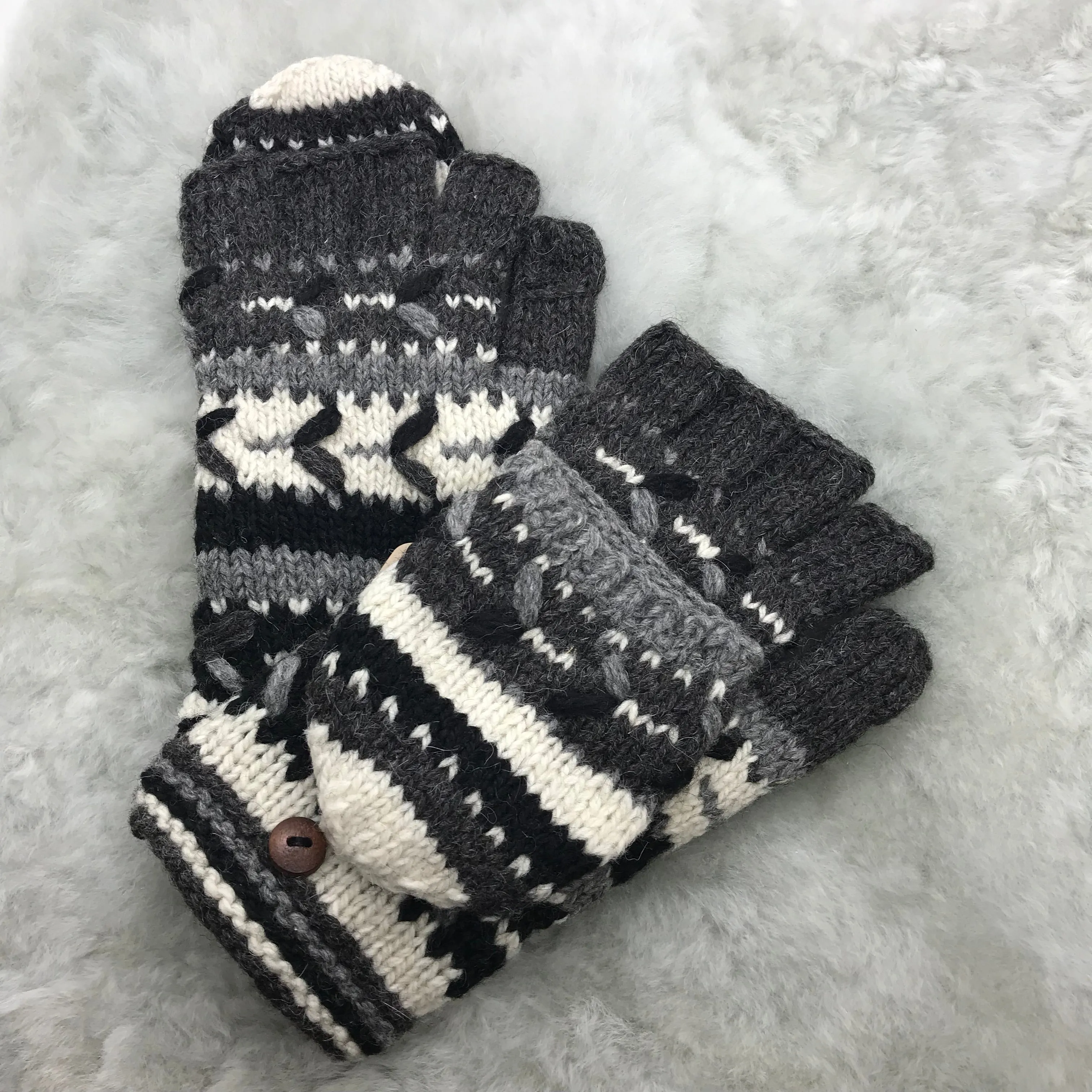Noir Alpaca Glittens