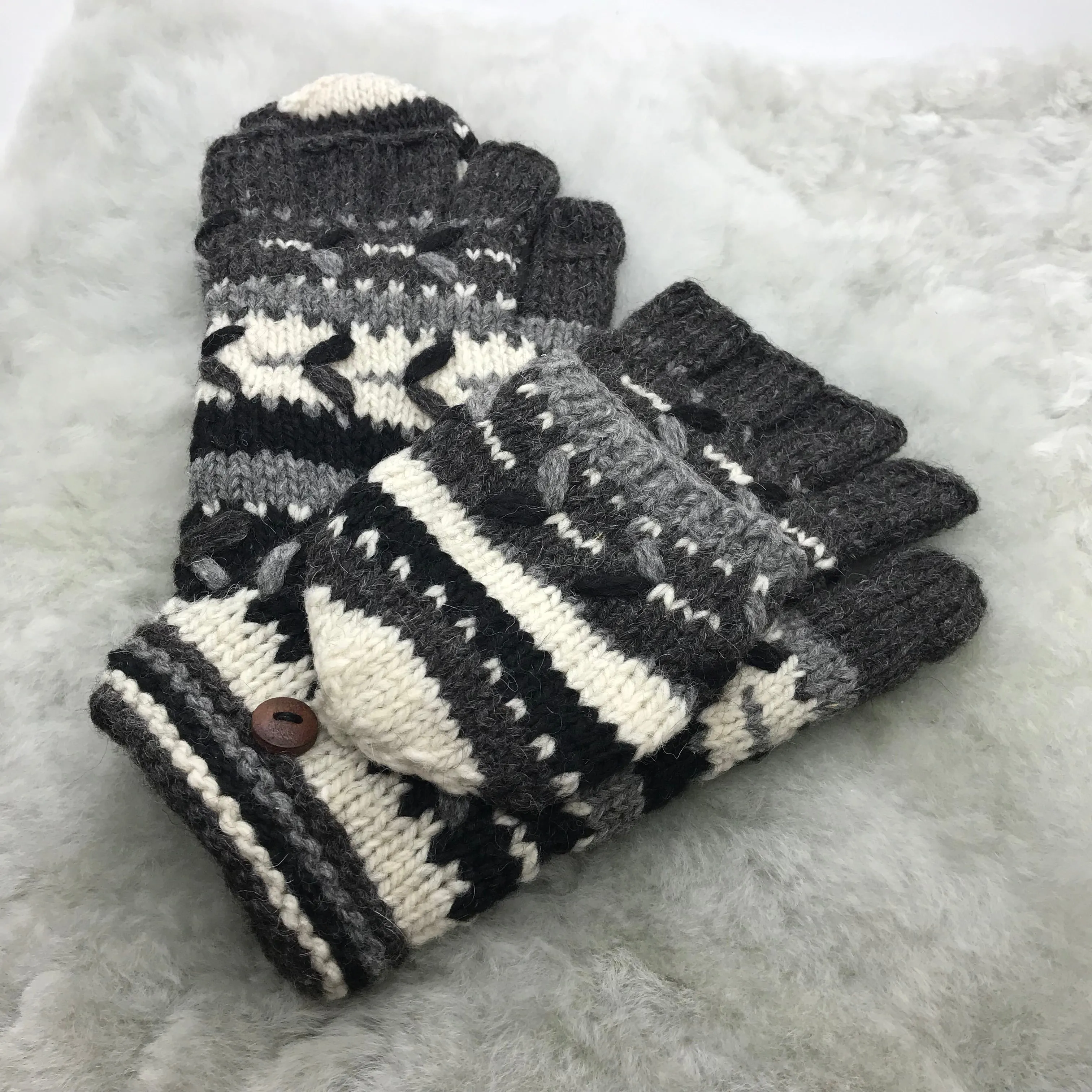 Noir Alpaca Glittens